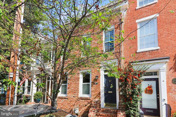 Property Photo:  117 Payne Street N 2  VA 22314 