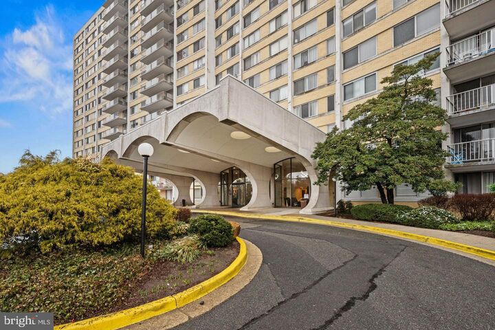 Property Photo: 301 N Beauregard Street 604 VA 22312