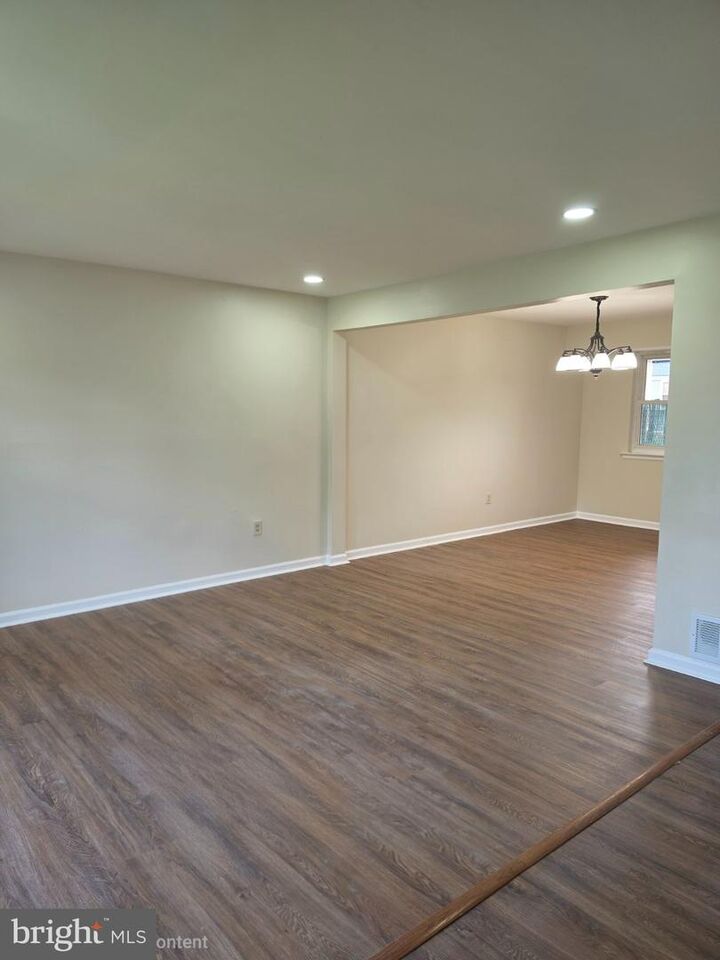 Property Photo:  1606 Beechwood Place  NJ 08021 