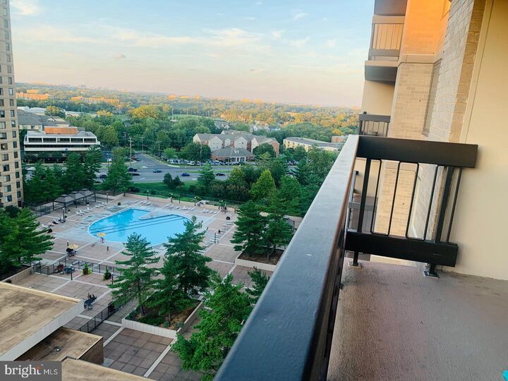 Property Photo:  3705 S George Mason Drive 1316S  VA 22041 