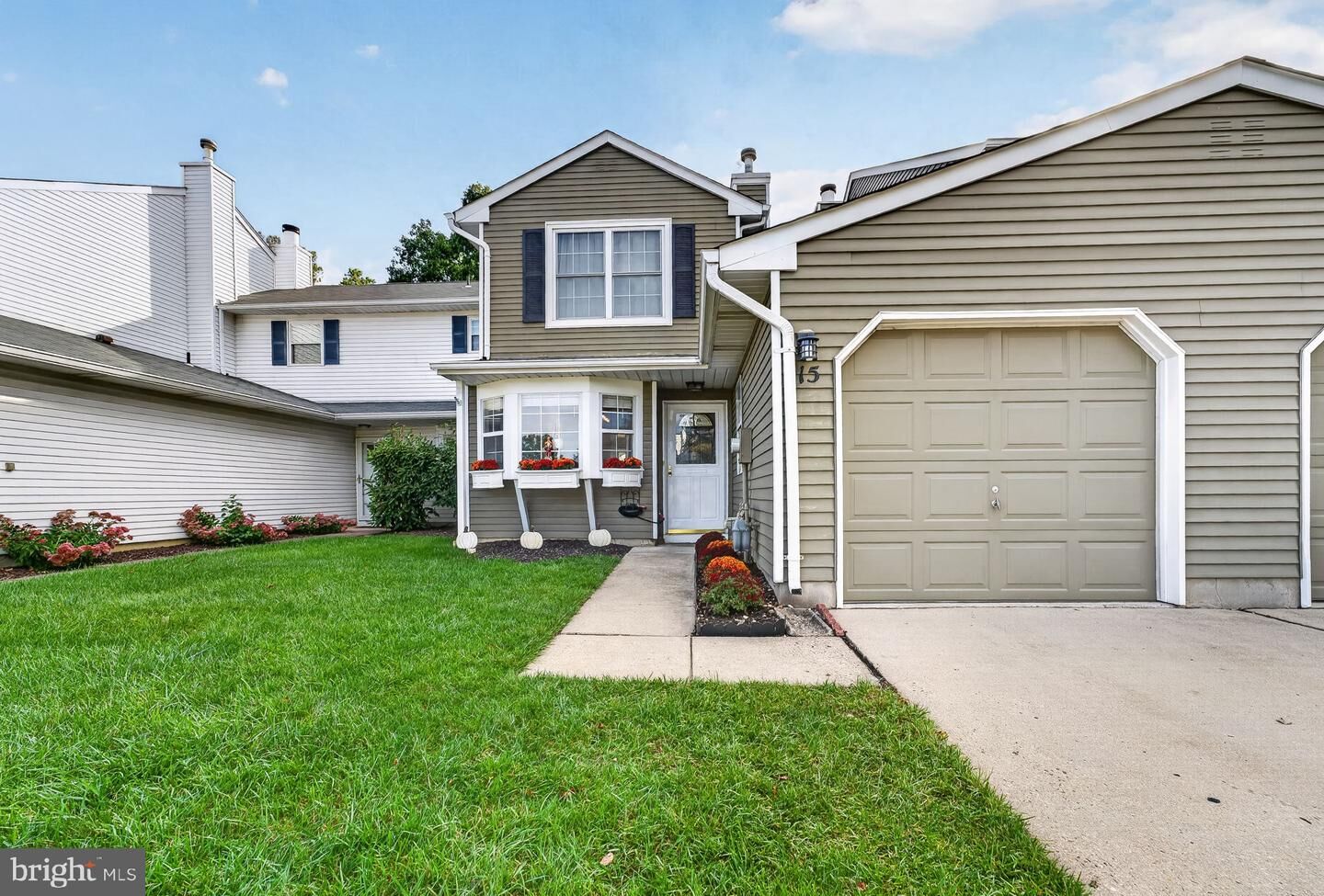 Property Photo:  15 Norfolk Court  NJ 08505 