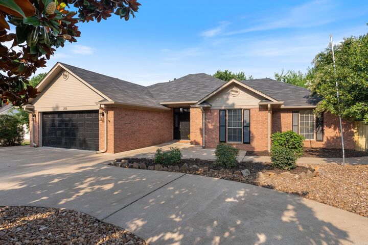Property Photo:  2135 Maplewood Drive  AR 72032 