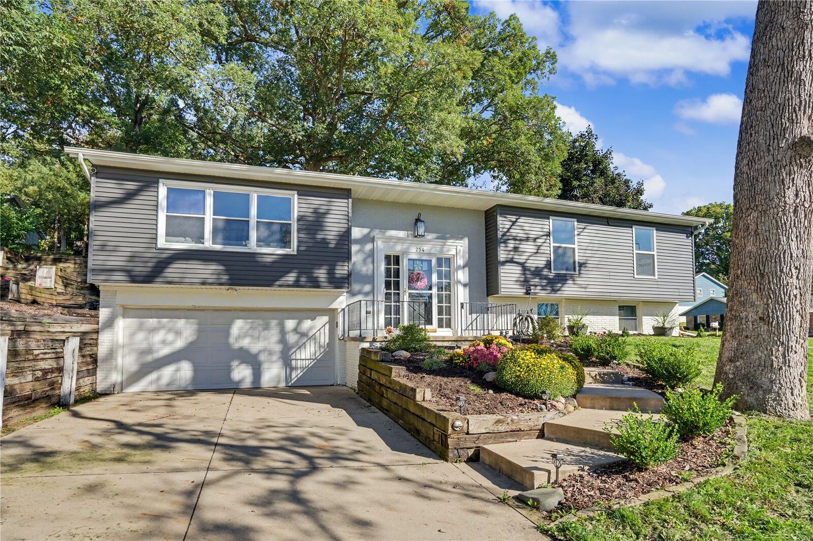 Property Photo:  254 NE Brentwood Circle  IA 52402 