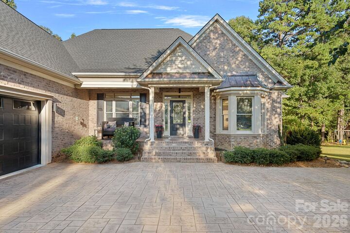 Property Photo:  2504 Stoneview Court  NC 28037 