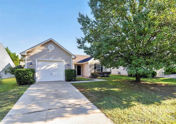 Property Photo: 1713 Summit Ridge Lane NC 28083