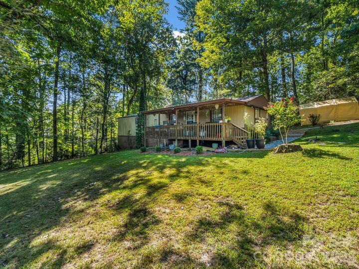 Property Photo:  20 Jones Hillock Drive  NC 28805 