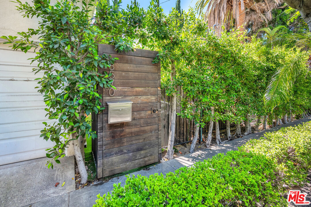 Property Photo:  740 N Westmount Dr  CA 90069 
