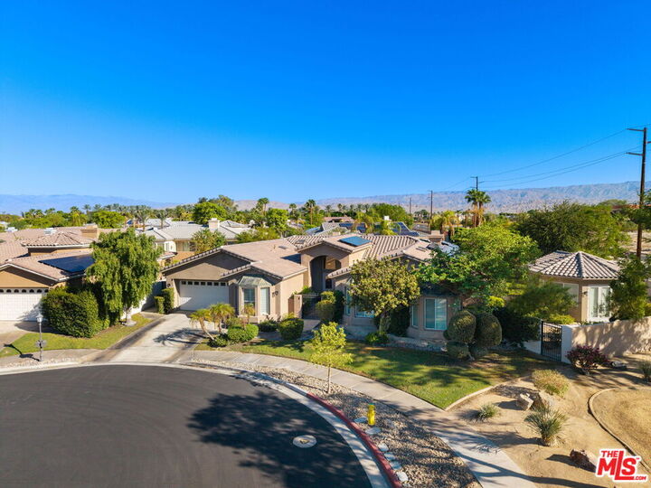 Property Photo:  8 Dickens Ct  CA 92270 