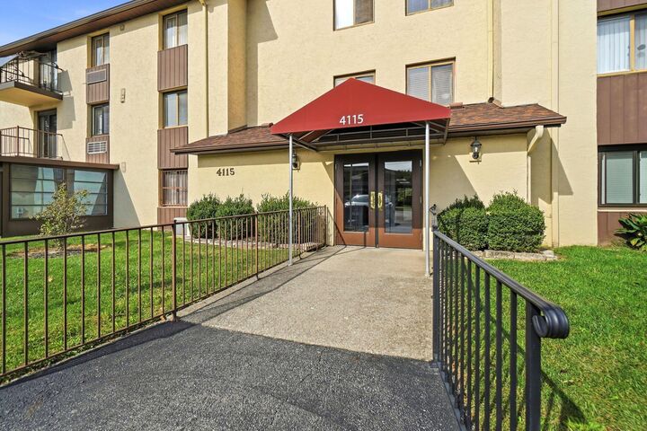 Property Photo: 4115 Karl Road OH 43224