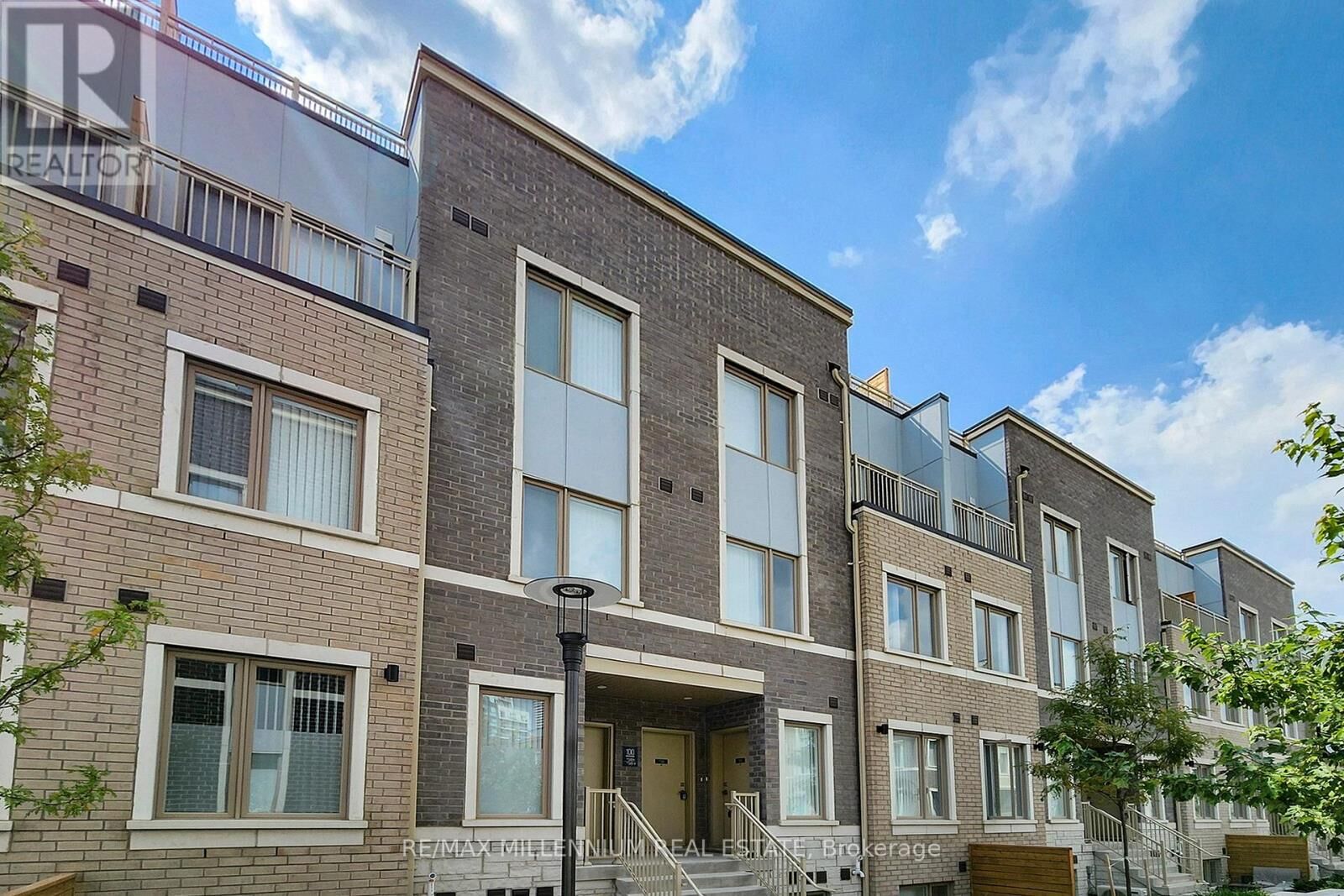 Property Photo:  100 Honeycrisp Crescent Th 350  ON L4K 0N7 