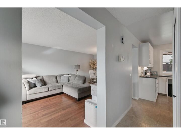 Property Photo:  4528 35 Av NW  AB T6L 3P9 
