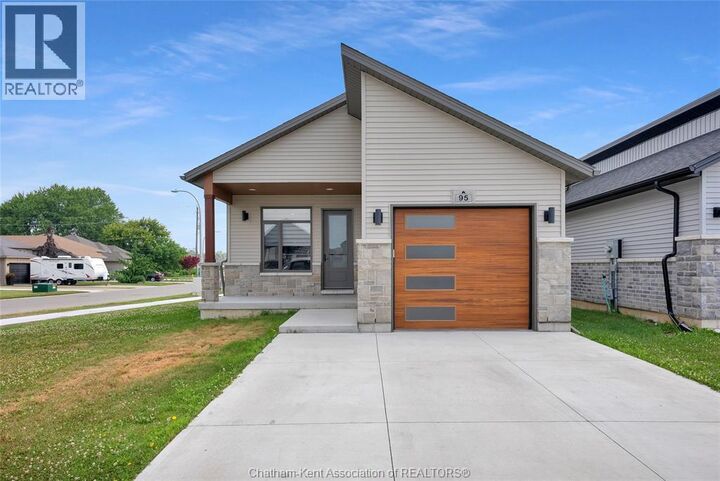 Property Photo:  95 Ironwood Trail  ON N7M 0A5 
