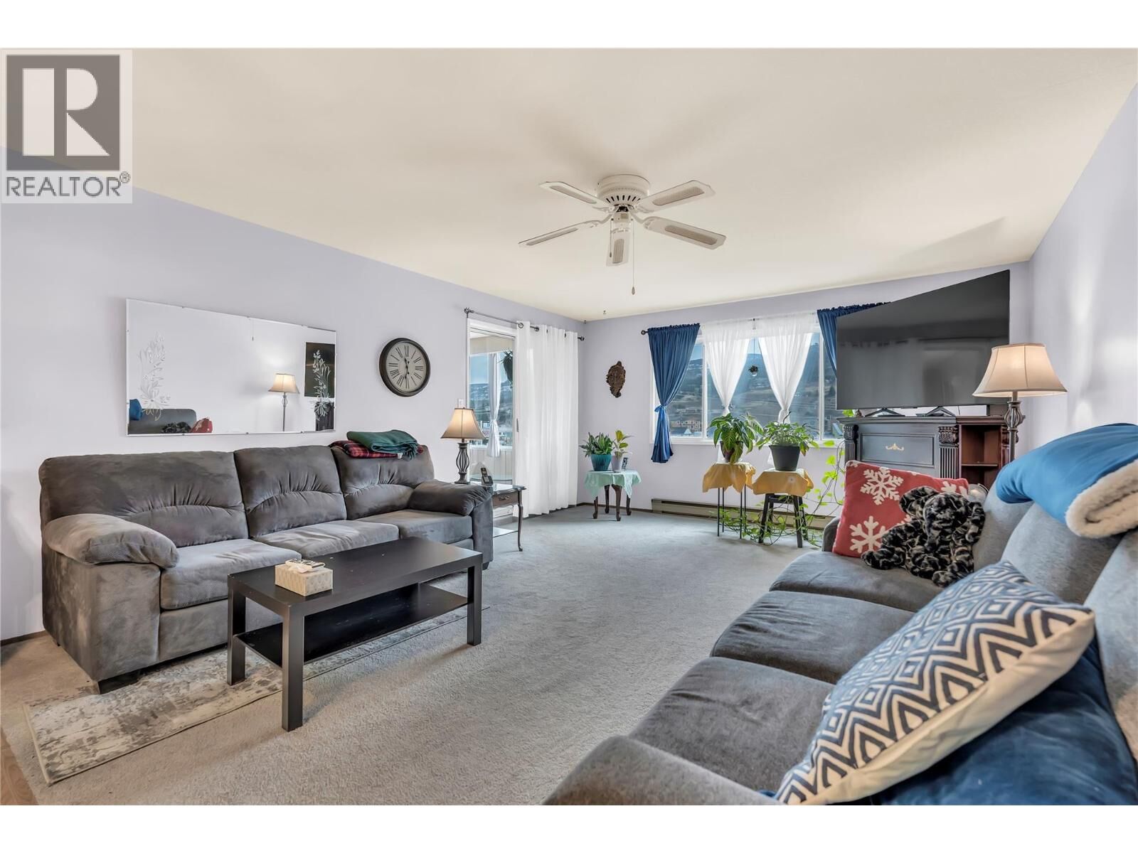 Property Photo:  272 Green Avenue West 402  BC V2A 3T2 