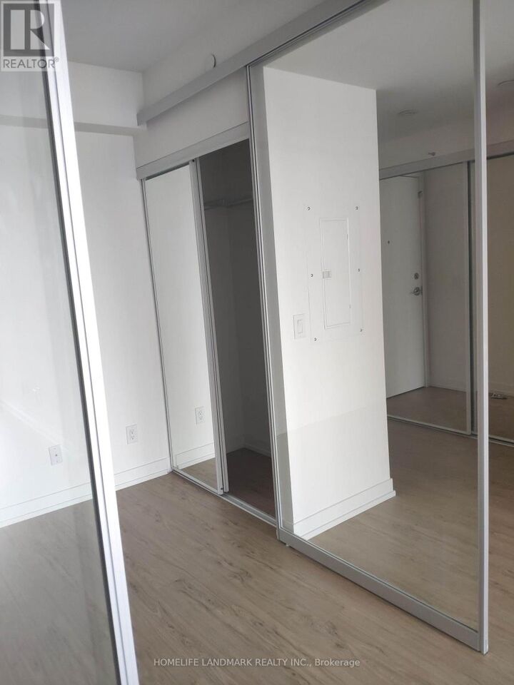 Property Photo:  85 Wood Street 2617  ON M4Y 0E8 