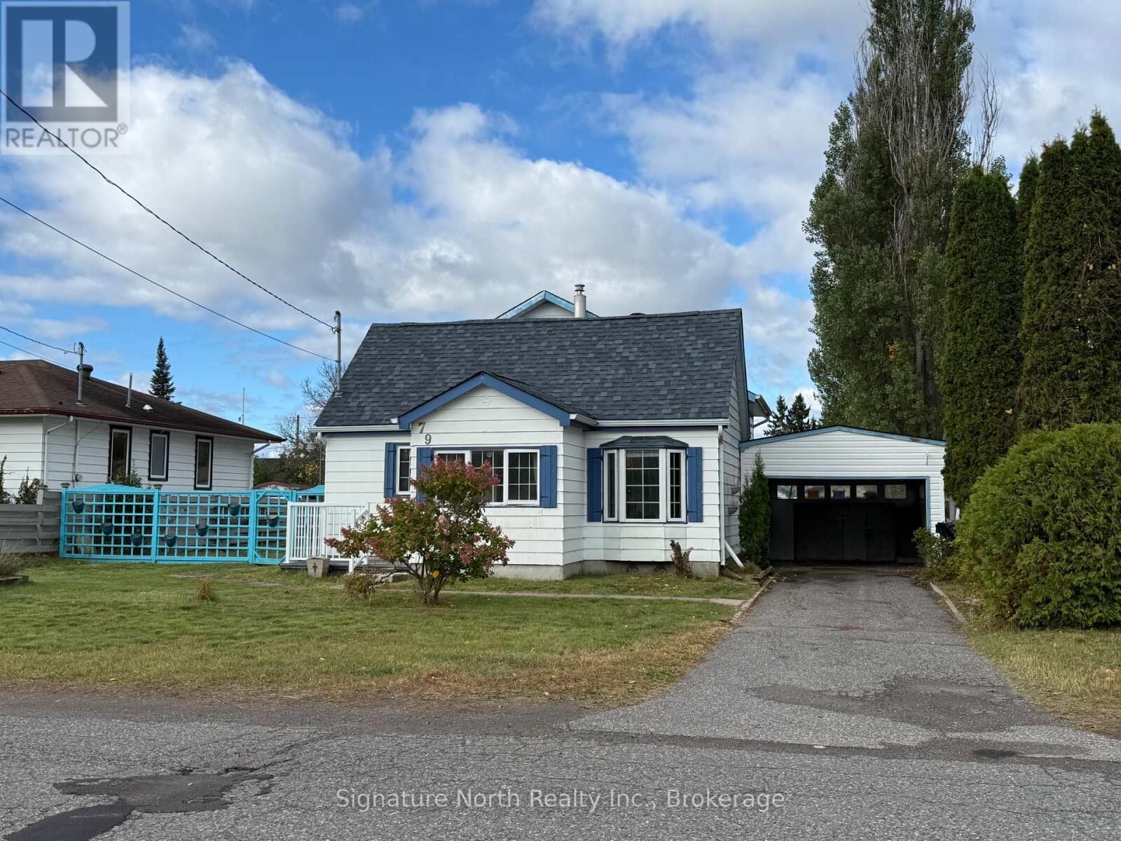 Property Photo:  79 Penfold Street  ON P7A 3J8 