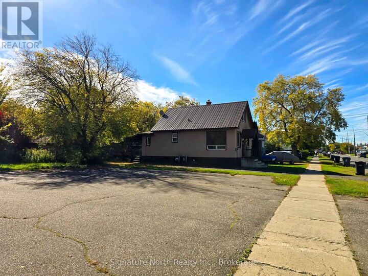 Property Photo:  414 Northern Avenue  ON P7C 2V6 