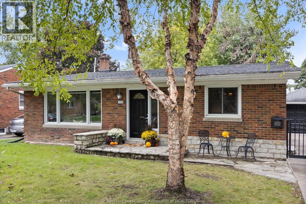 Property Photo:  1109 Parkview Avenue  ON N8S 2X8 