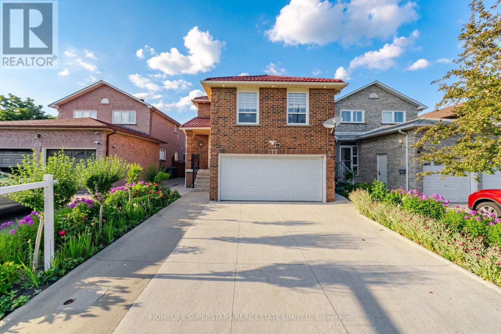 Property Photo: 177 Surbray Grove ON L5B 2E2
