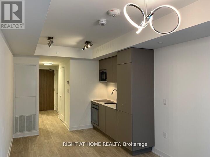Property Photo:  27 Bathurst Street 1416W  ON M5V 2P1 