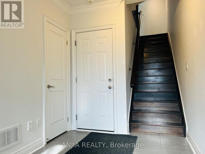 Property Photo:  1812 Burnhamthorpe Road East 29  ON L4X 2S5 
