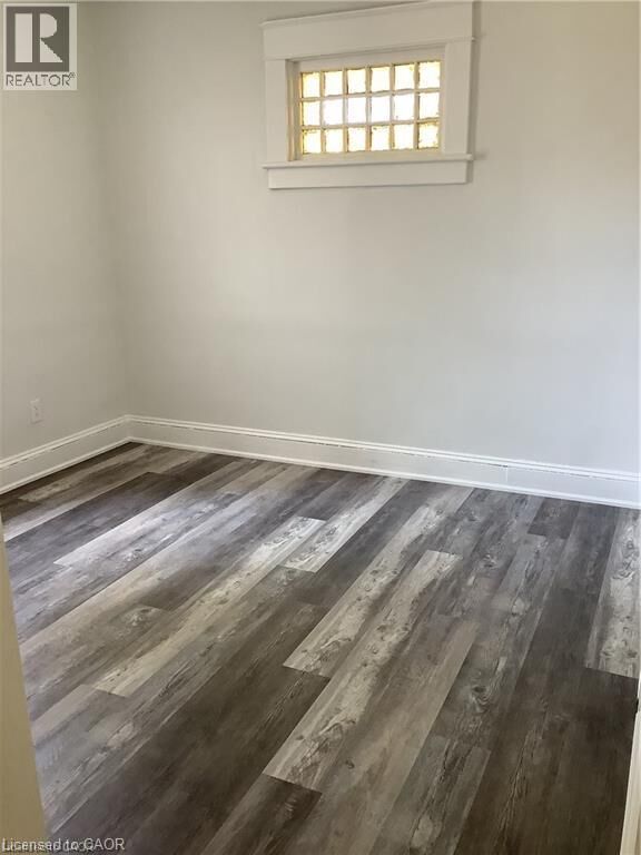 Property Photo: 90 Kent Street South 4 ON N3Y 2X9