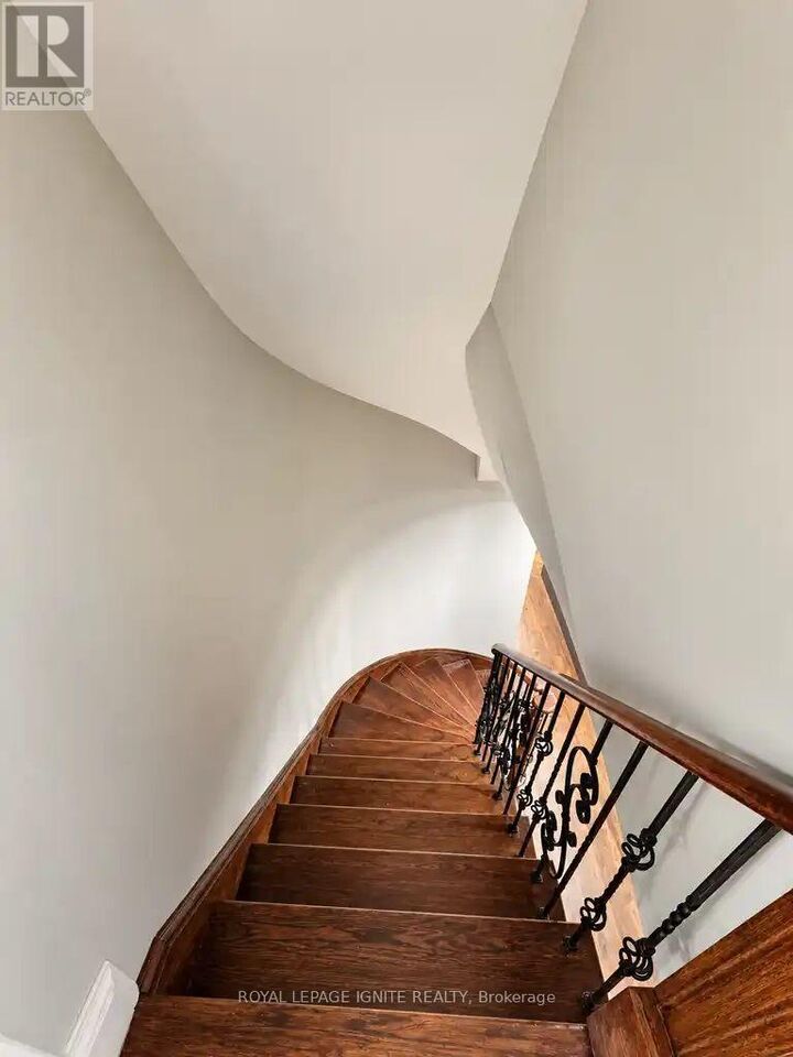 Property Photo:  7 Aquilina Court  ON L1Z 0E5 