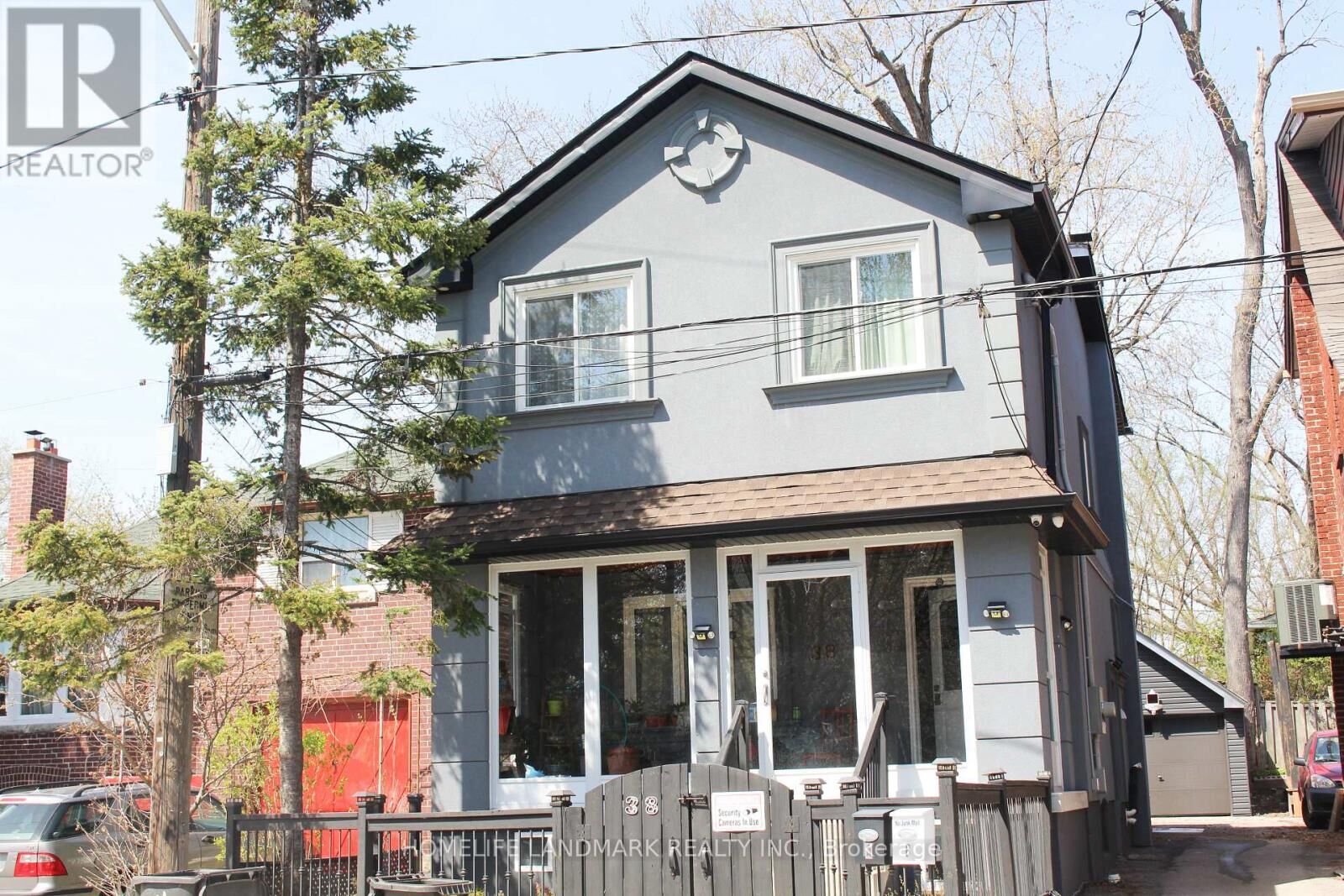 Property Photo:  38 Glenvalley Drive  ON M6M 4V9 