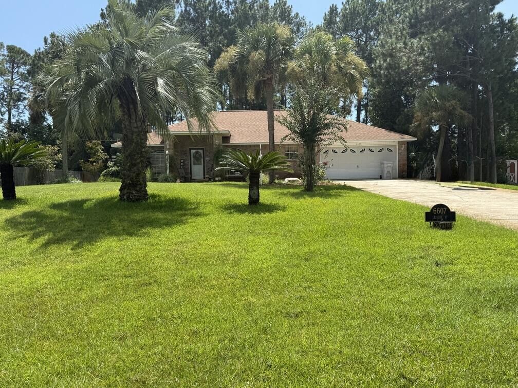 Property Photo: 6607 Leisure Street FL 32566