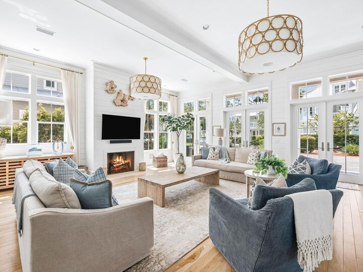 Property Photo: 668 E Royal Fern Way FL 32459