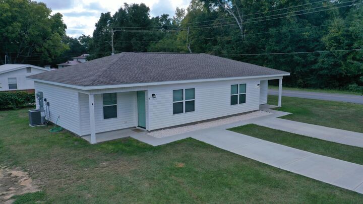 Property Photo:  32 Constitution Avenue A-B  FL 32433 