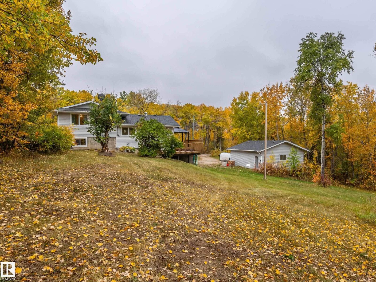 Property Photo:  42204B Twp Rd 624  AB T0A 1T0 