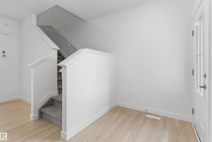 Property Photo:  1052 Cristall Crescent SW  AB T6W 5S6 