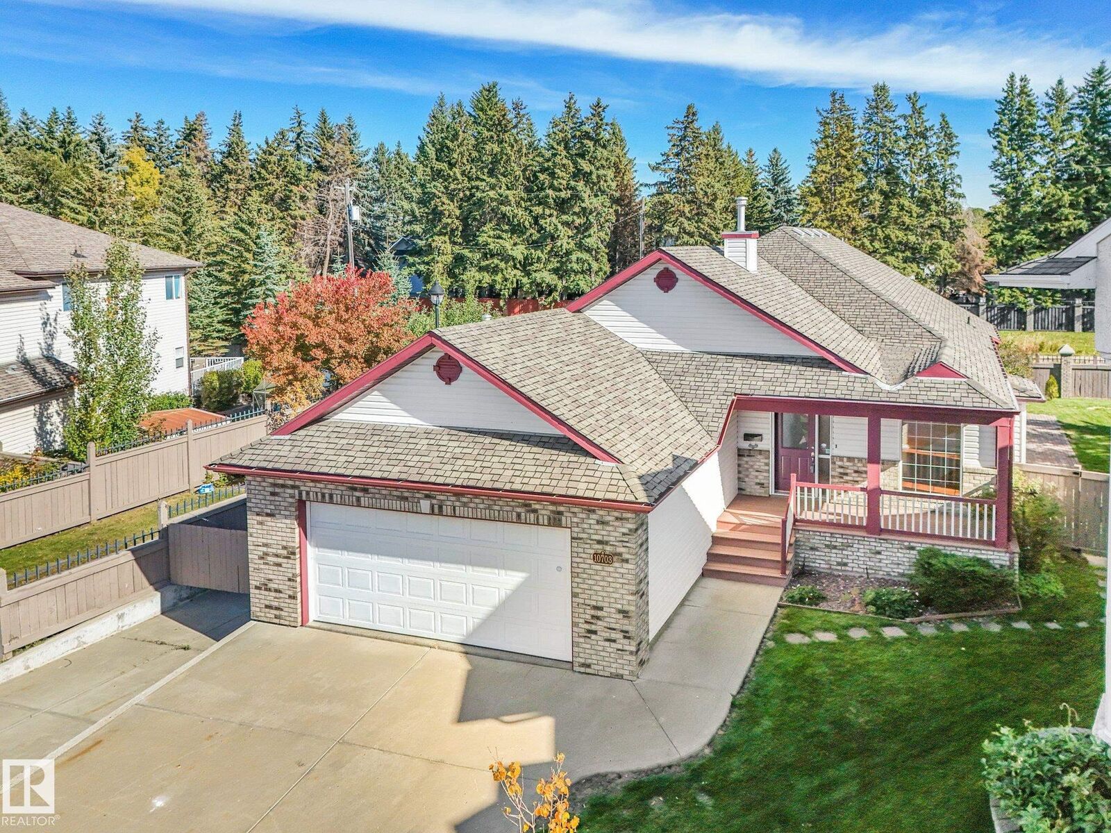 Property Photo:  10703 6 Avenue SW  AB T6W 1G3 