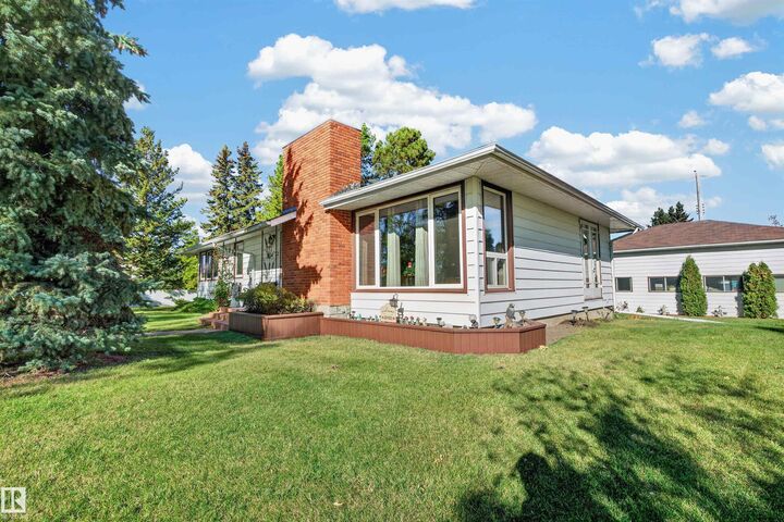 Property Photo:  5404 52 Avenue  AB T0B 2R0 