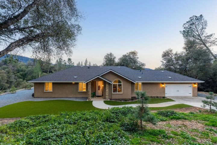 Property Photo: 38614 Bon Veu Circle CA 93644