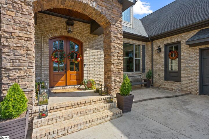 Property Photo: 105 Ascot Drive SC 29651-1005