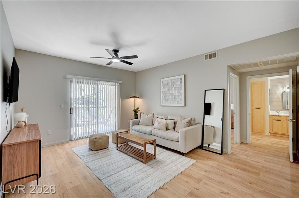 Property Photo:  