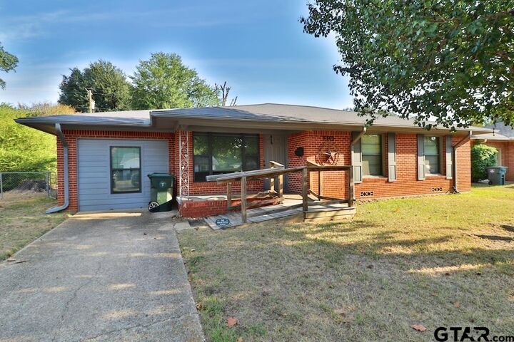 Property Photo: 2402 Sampson Drive TX 75701