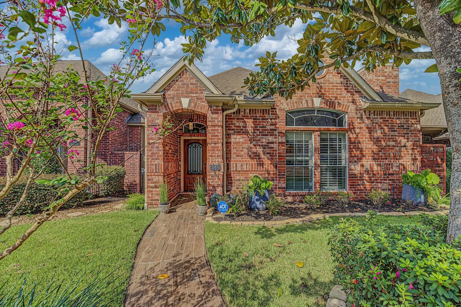 Property Photo: 6840 Queensclub Drive TX 77069