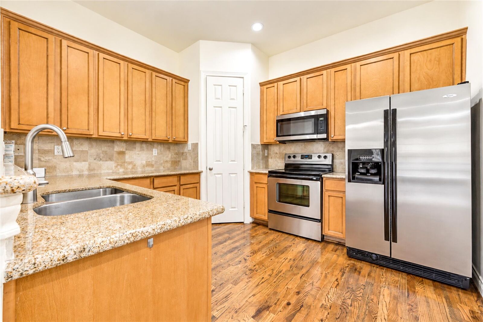 Property Photo:  1610 Colorado St  TX 77007 