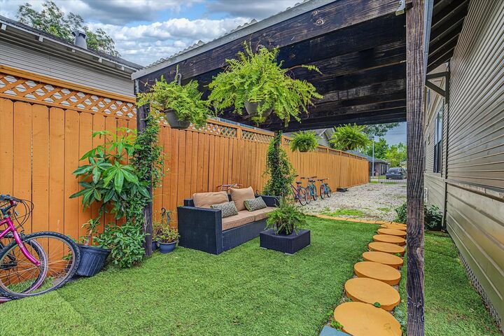 Property Photo:  606 Vincent Street B  TX 77009 
