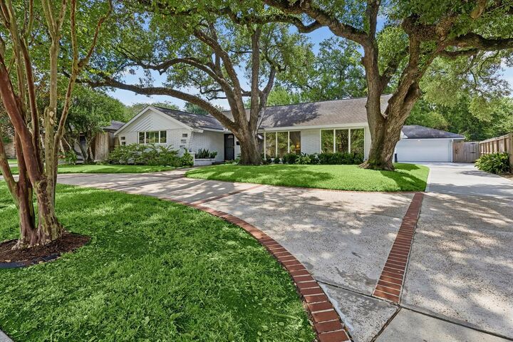 Property Photo: 3511 S Braeswood Boulevard TX 77025