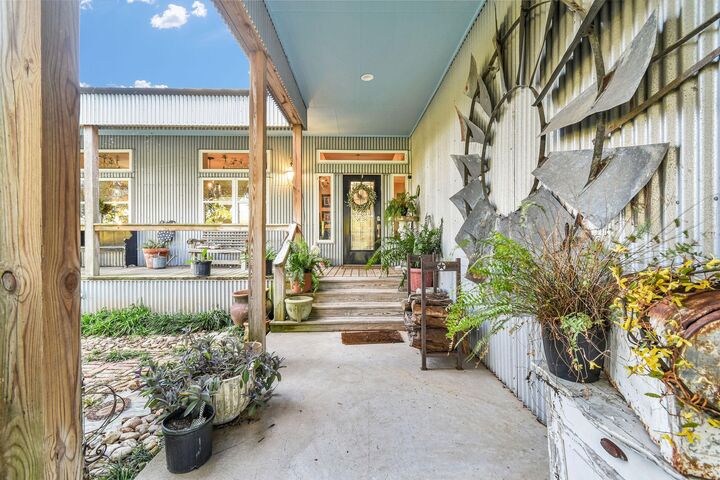 Property Photo:  817 County Road 432  TX 77422 