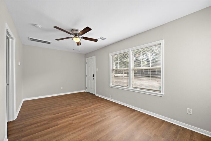 Property Photo: 234 W 27th Street 2 TX 77008