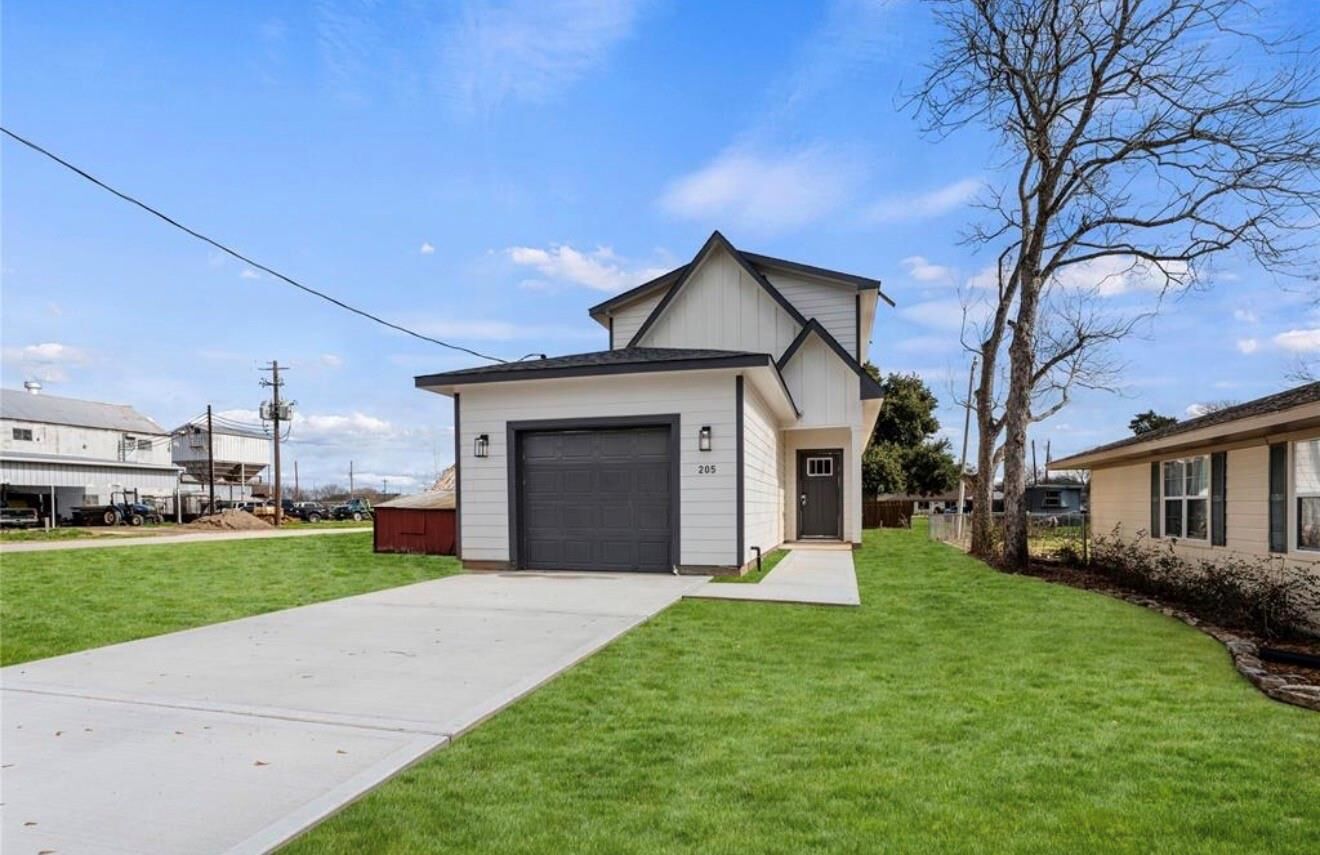 Property Photo: 205 S Second Street TX 77417