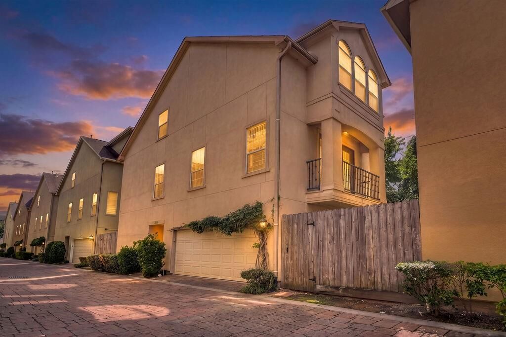 Property Photo:  1602 A Colorado Street A  TX 77007 