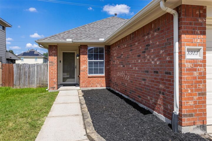 Property Photo: 8923 Aurora Park Lane TX 77338