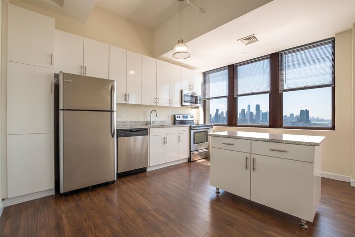 Property Photo:  20 Beacon Way T-1001  NJ 07304 