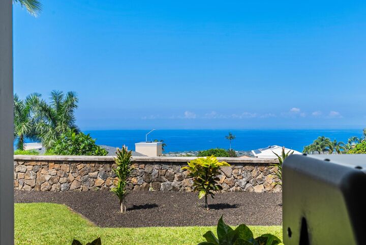 Property Photo: 75-676 Kuahiwi Pl HI 96740