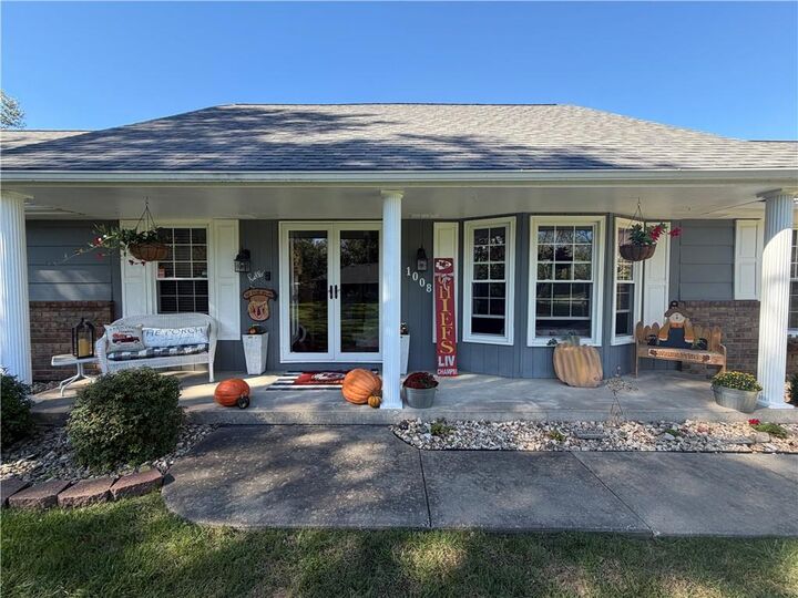 Property Photo: 1008 Medbury Lane MO 64085